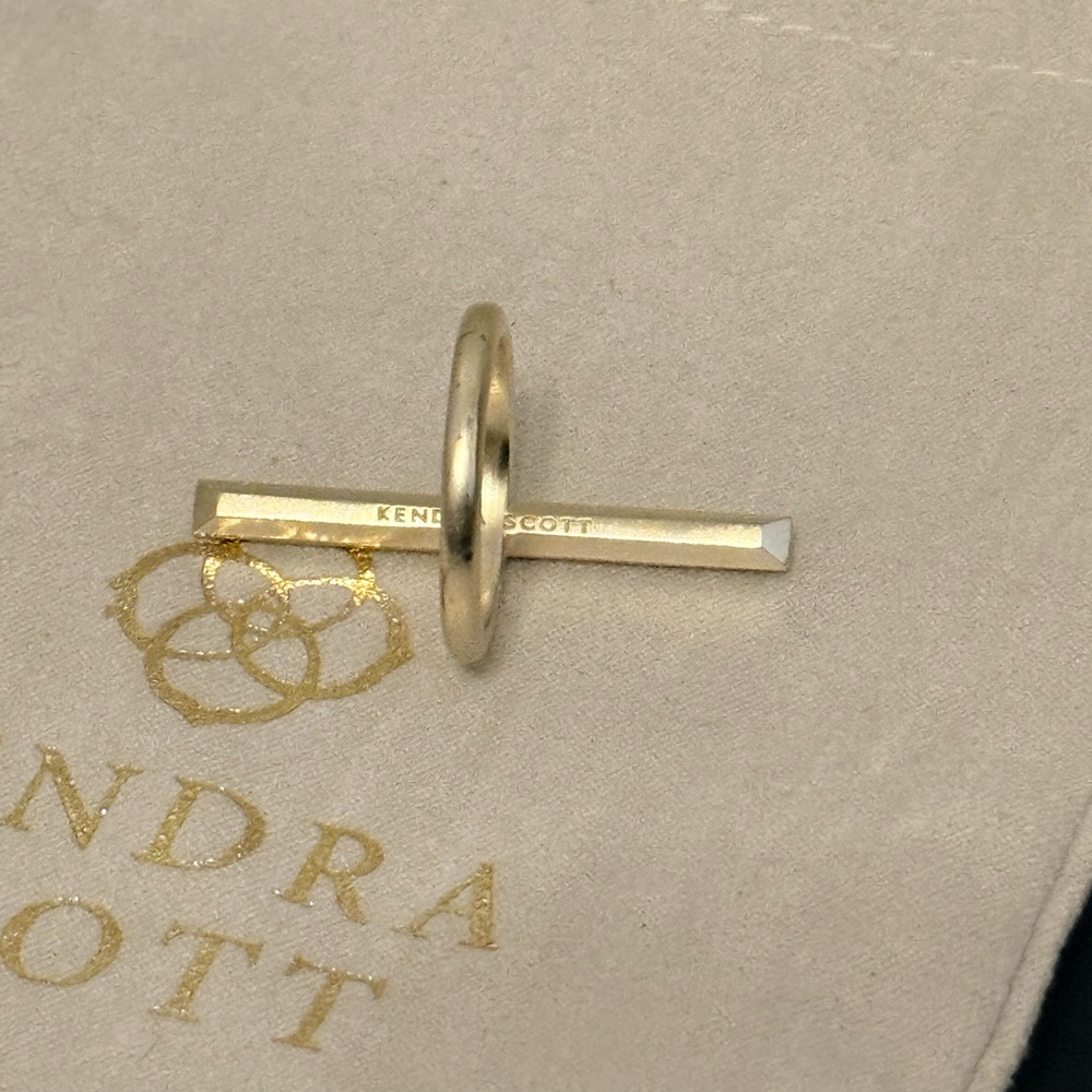 New Kendra Scott Reggie gold bar ring size 7.5 - Picture 5 of 6